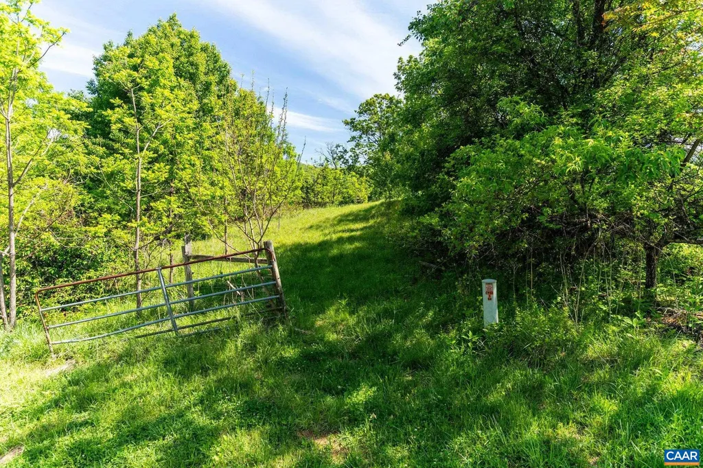 2255 Boonesville Rd, Dyke, VA 22935