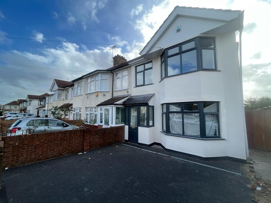5 bed end terrace house for saleVincent Road, Hounslow TW4