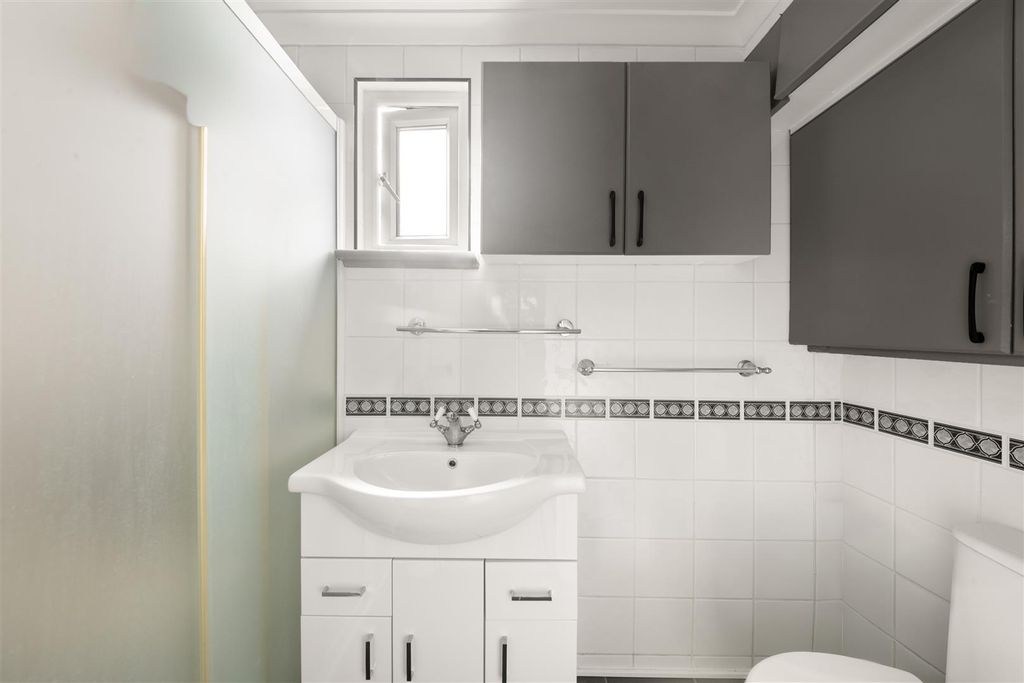 Additional image 21 of 5 bed semi-detached house for saleBotwell Lane, Hayes UB3