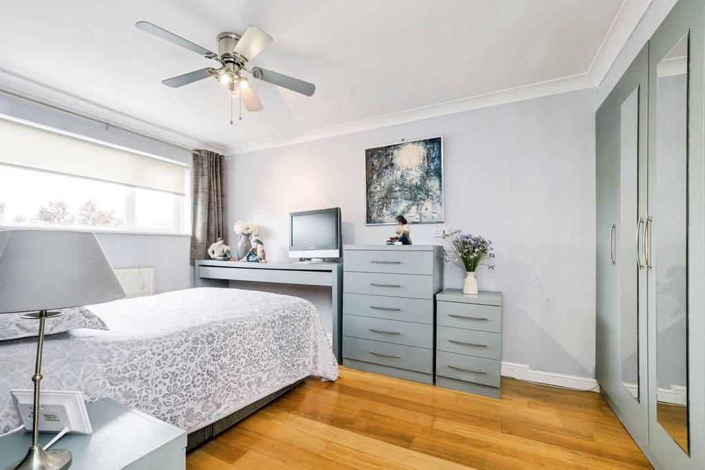 Additional image 6 of 2 bed maisonette for saleHurstlands Close, Hornchurch RM11