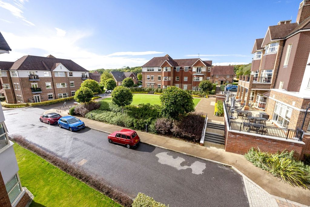 Additional image 22 of 2 bed flat for saleDurrants Drive, Faygate RH12