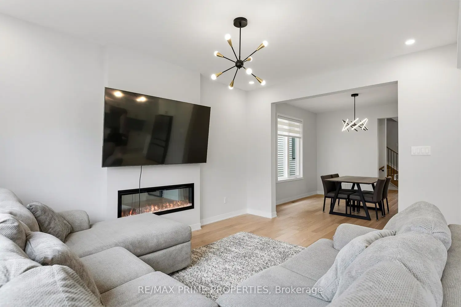 222 Douglas Hardie Street photo 5