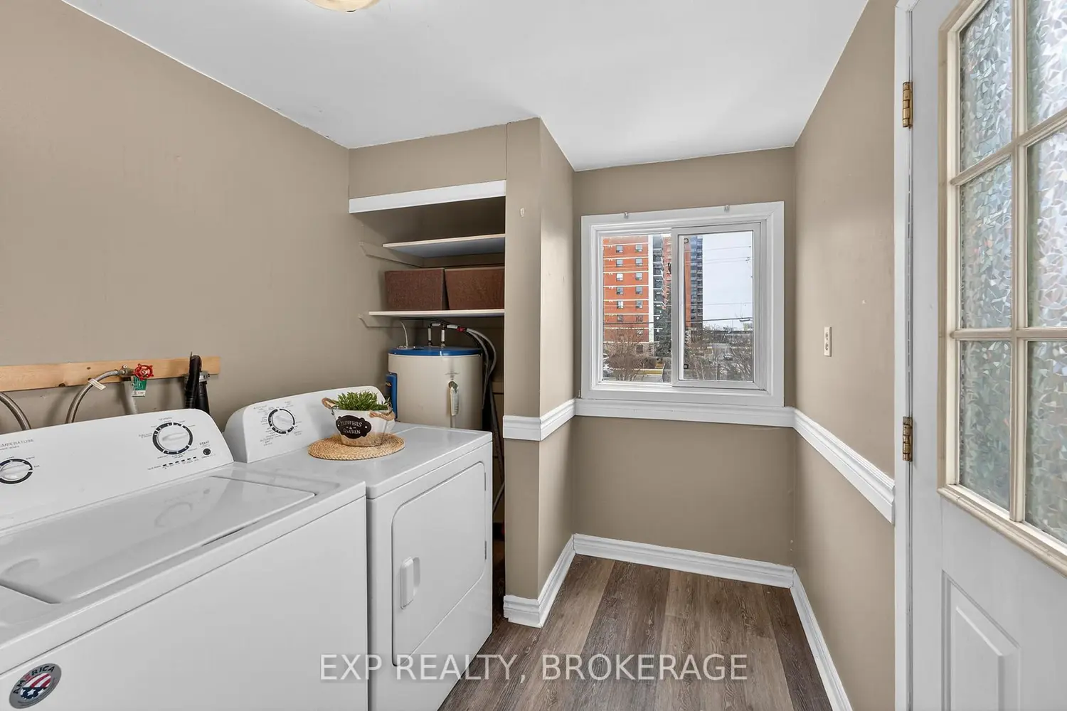 632 Macdonnell Street photo 4