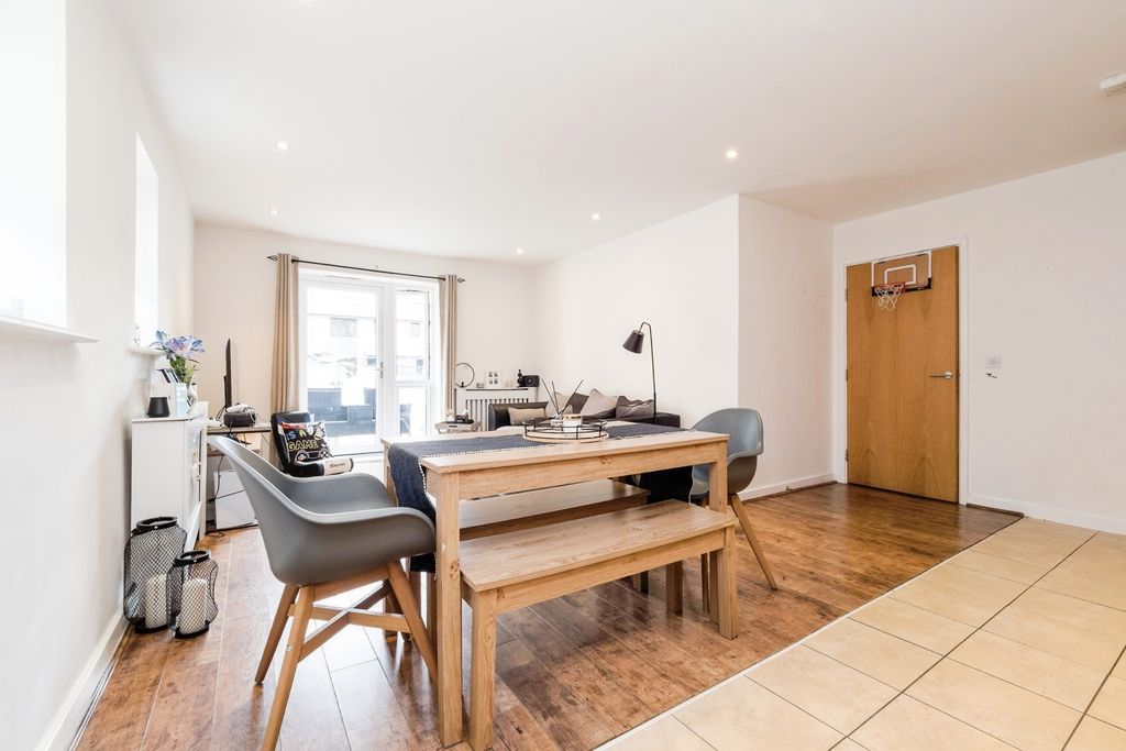 Additional image 4 of 2 bed flat for saleDunningford Close, Hornchurch RM12