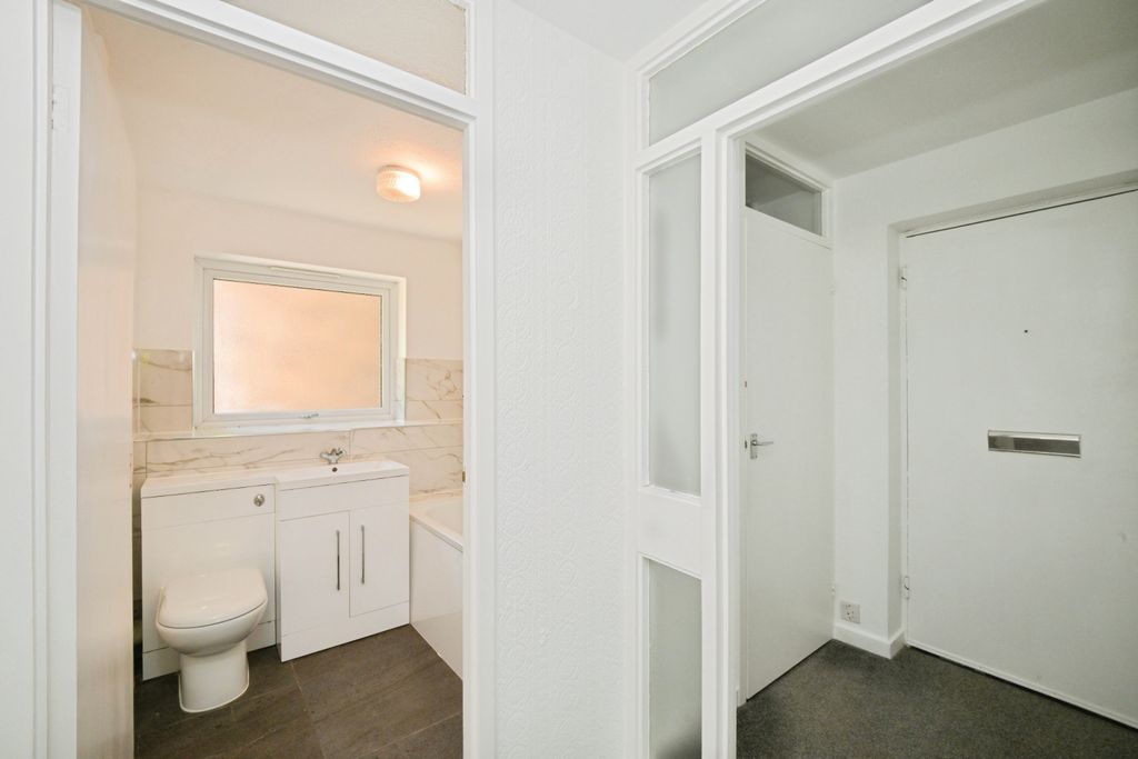 Additional image 12 of 2 bed flat for saleLampits, Hoddesdon EN11