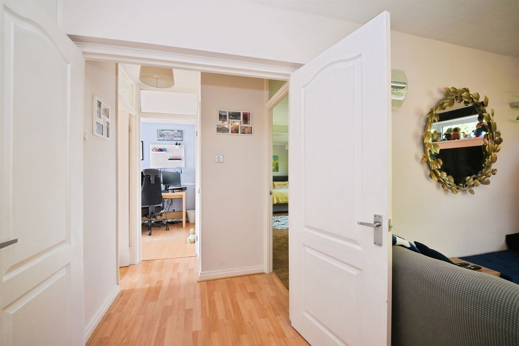 Additional image 12 of 2 bed flat for salePark View, Hoddesdon EN11