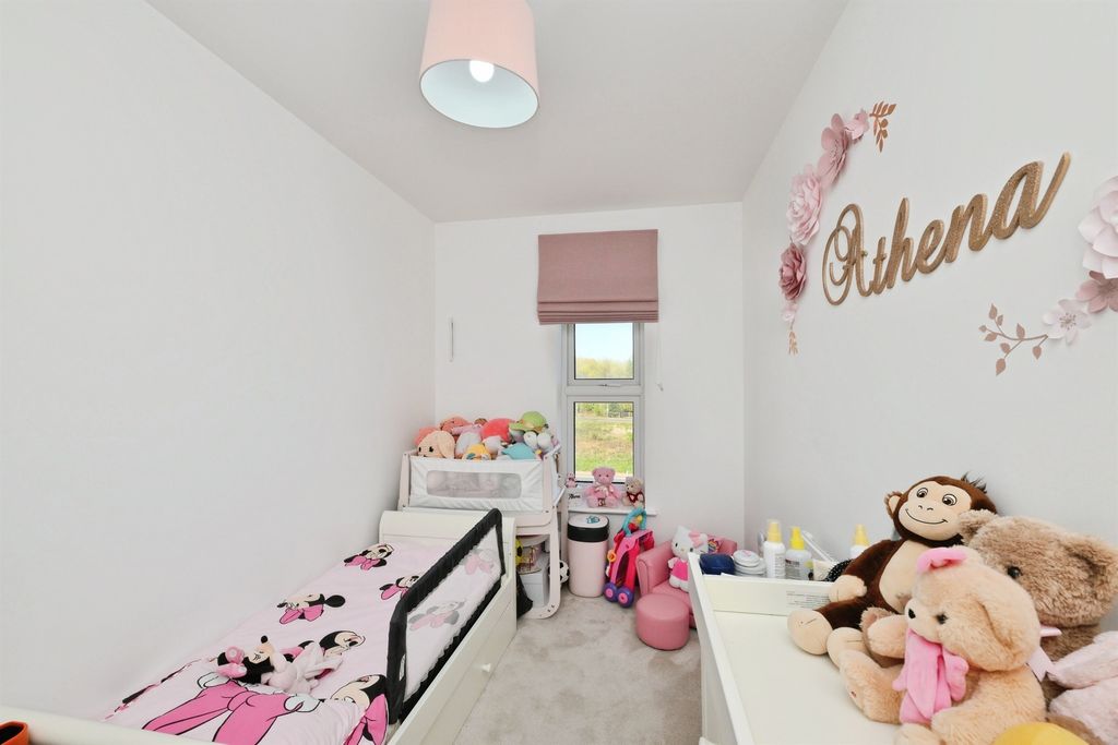 Additional image 4 of 2 bed flat for saleMoye Close, Hoddesdon EN11