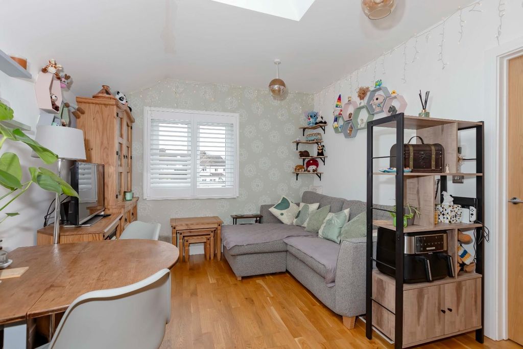 2 bed flat for saleSchool Road, Upper Beeding, Steyning BN44 photo 3
