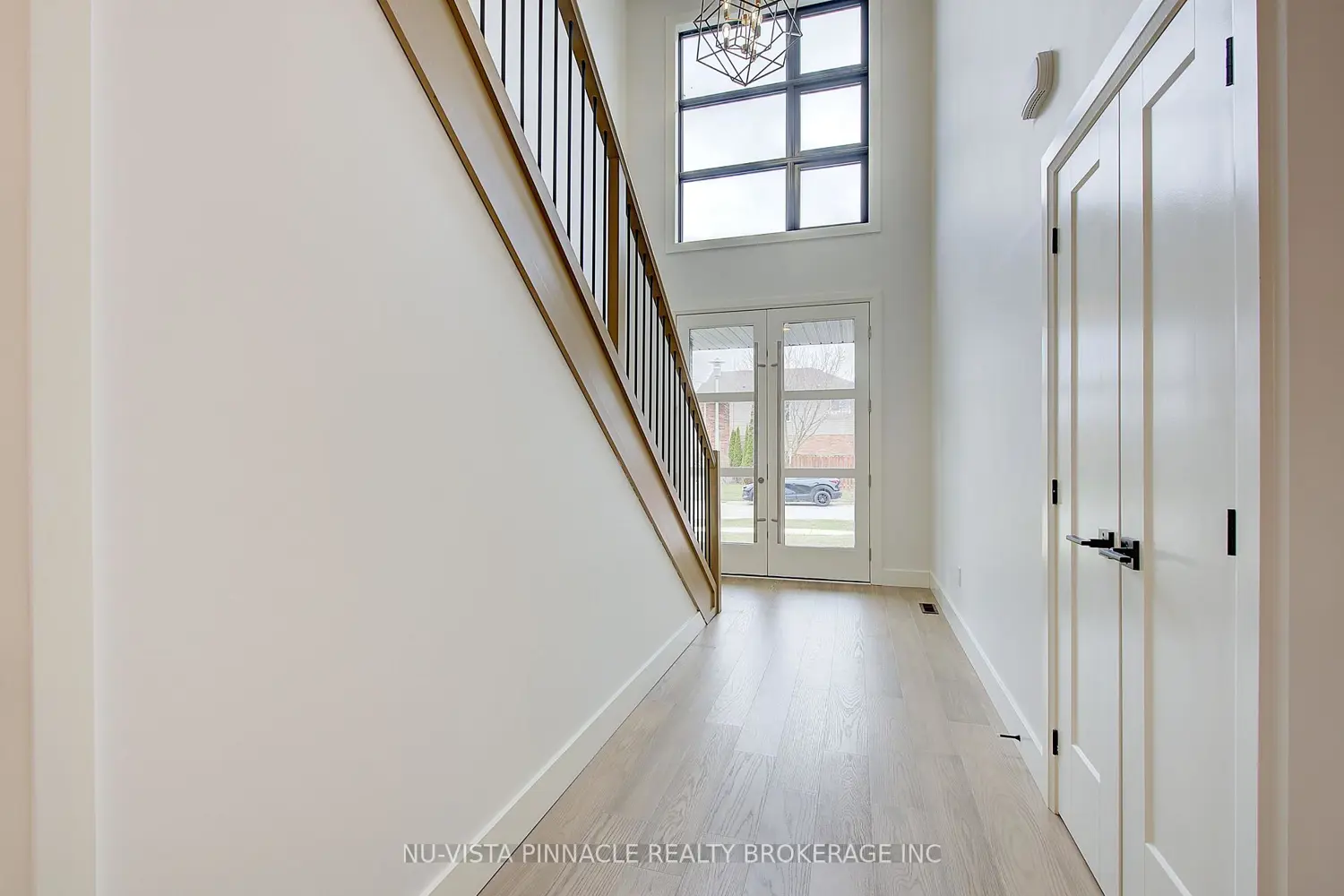 1564 Benjamin Drive photo 4
