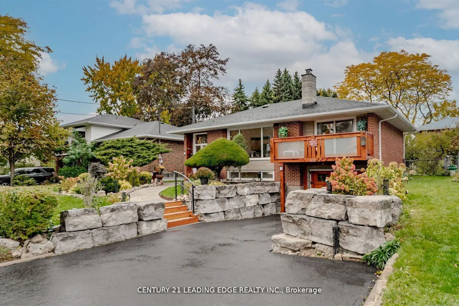 112 Wyndcliff Crescent