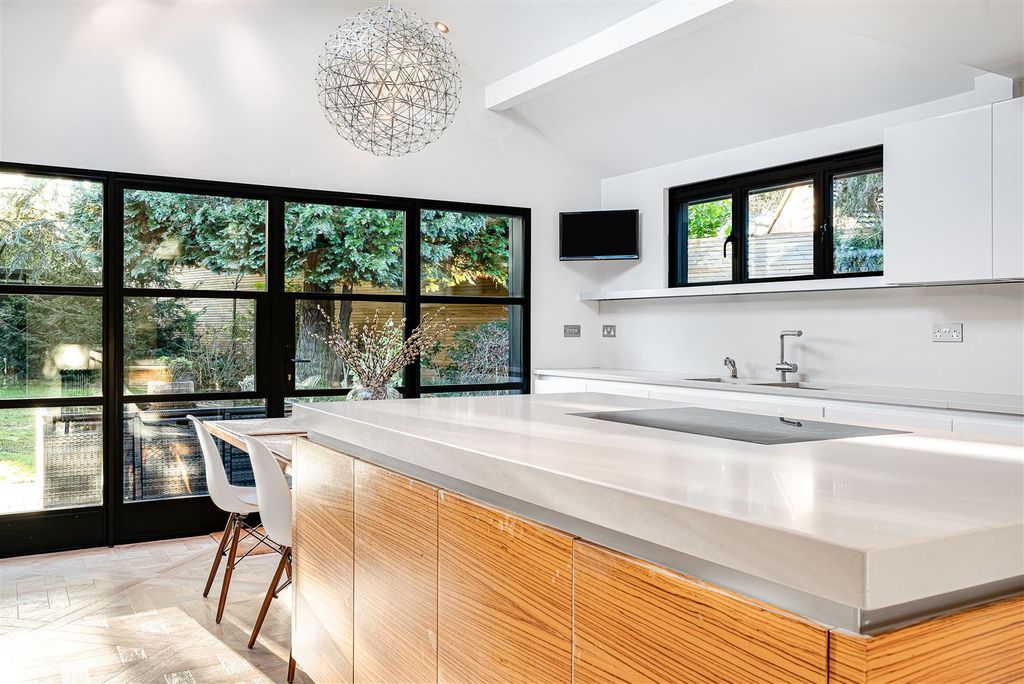 Additional image 8 of 4 bed detached bungalow for saleWatermill Lane, Hertford SG14