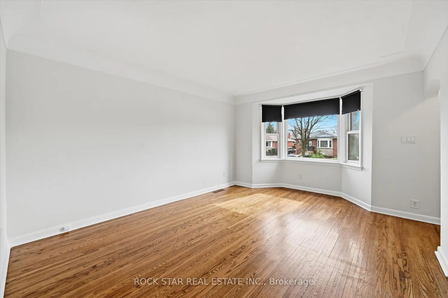 324 East 33Rd Street photo 3
