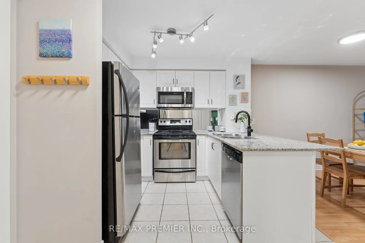 Additional image 7 of 212 Eglinton Avenue 307
