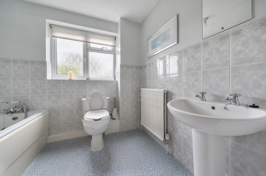 Additional image 9 of 4 bed detached house for saleThe Spinney, Hook, Hampshire RG27