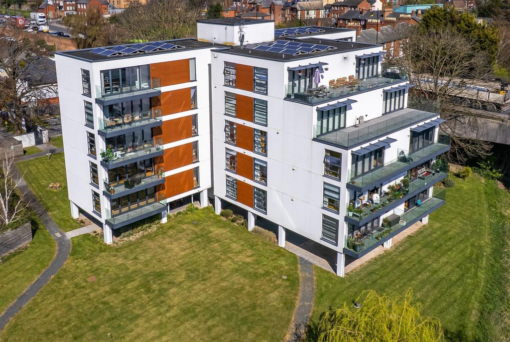 2 bed flat for saleFryers Gate, Hereford HR4