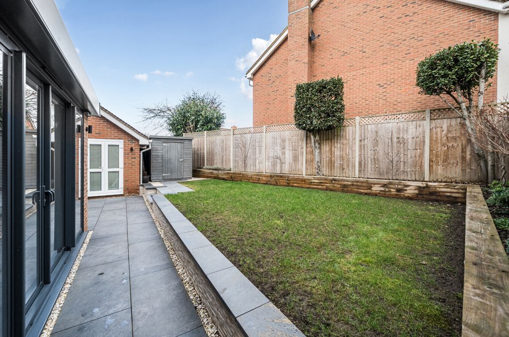 Additional image 12 of 5 bed detached house for saleMyllers Lond, Hook, Hampshire RG27