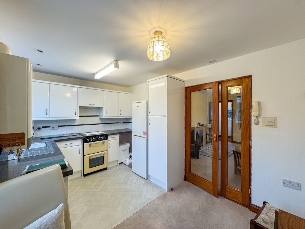 1 bed flat for saleMarsh Gardens, Honley, Holmfirth HD9 photo 5