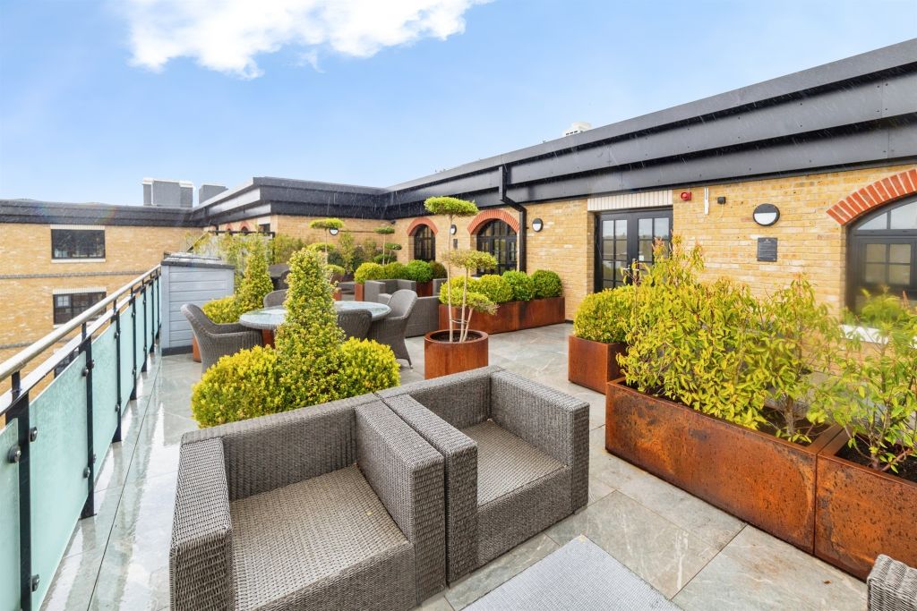 Additional image 4 of 2 bed flat for saleBircherley Green, Hertford SG14