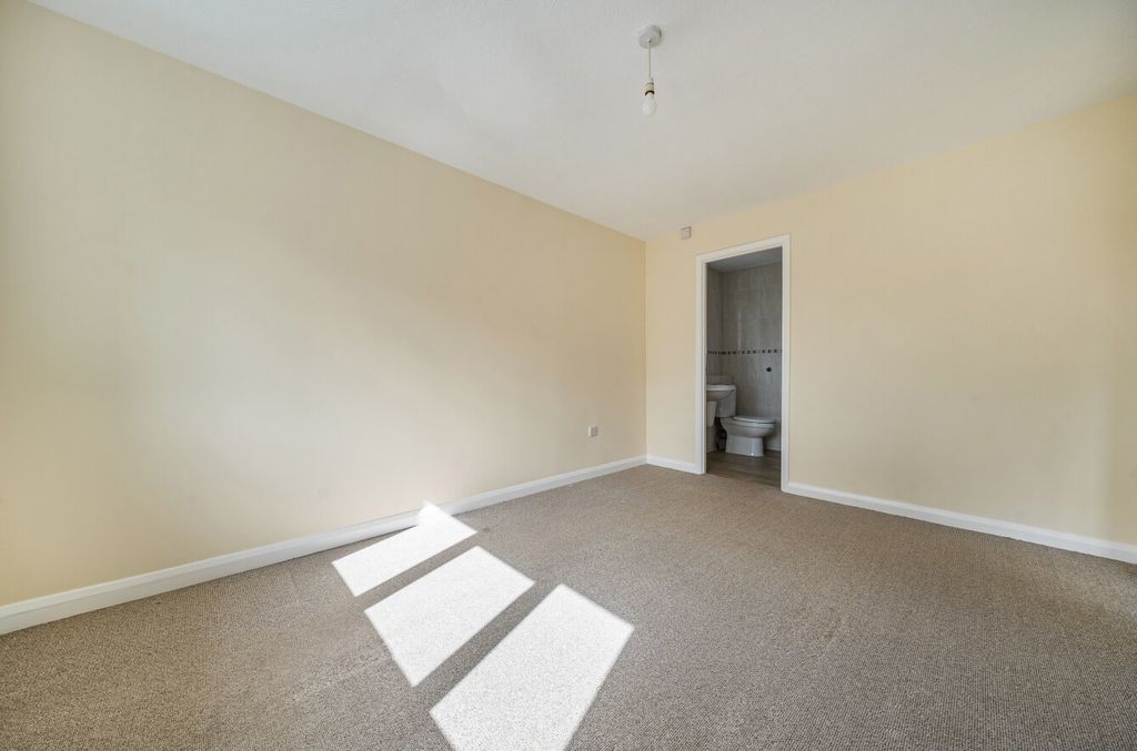 Additional image 11 of 4 bed detached house for saleOaktree Drive, Hook, Hampshire RG27