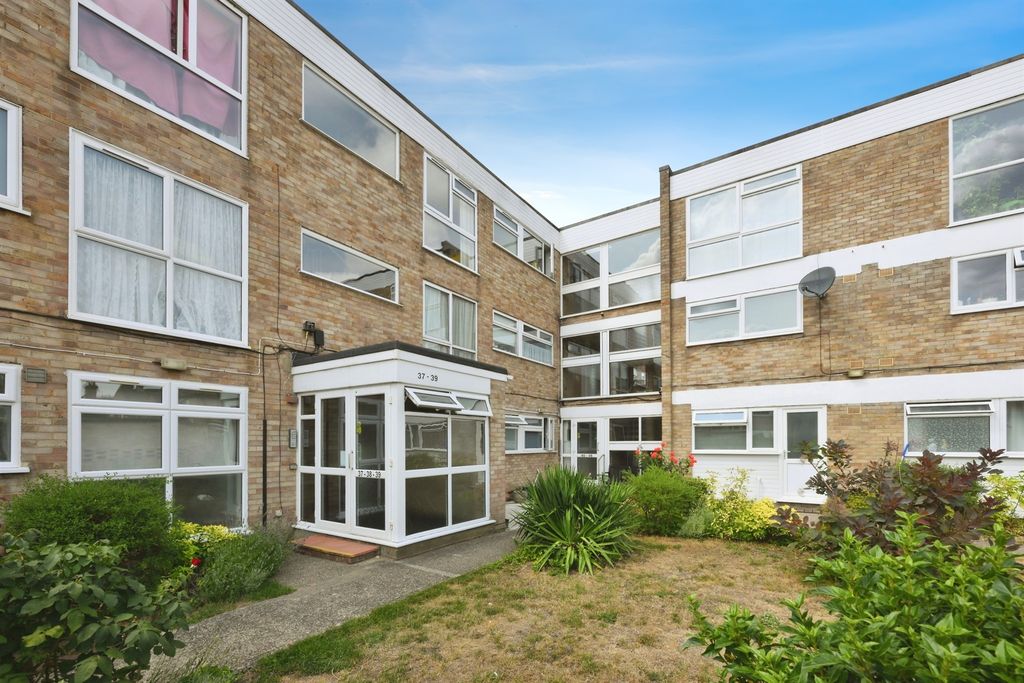 2 bed flat for salePark View, Hoddesdon EN11
