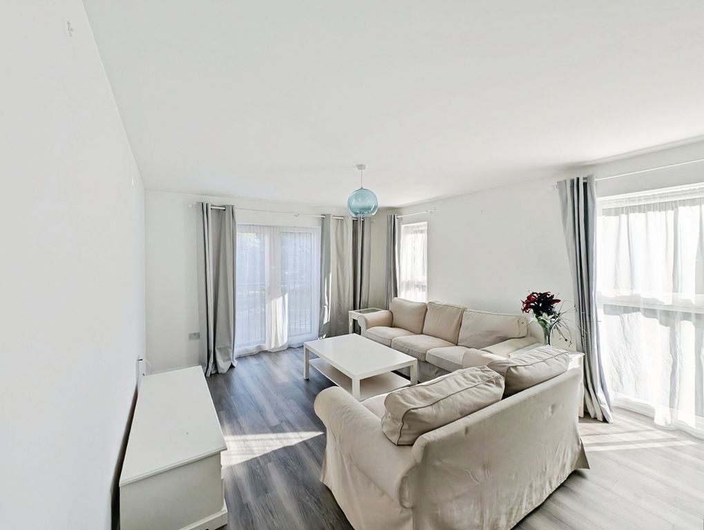 Additional image 6 of 2 bed flat for saleStation Road, Hook, Hampshire RG27
