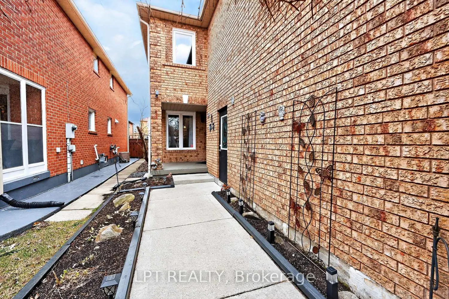 3753 Densbury Drive photo 4