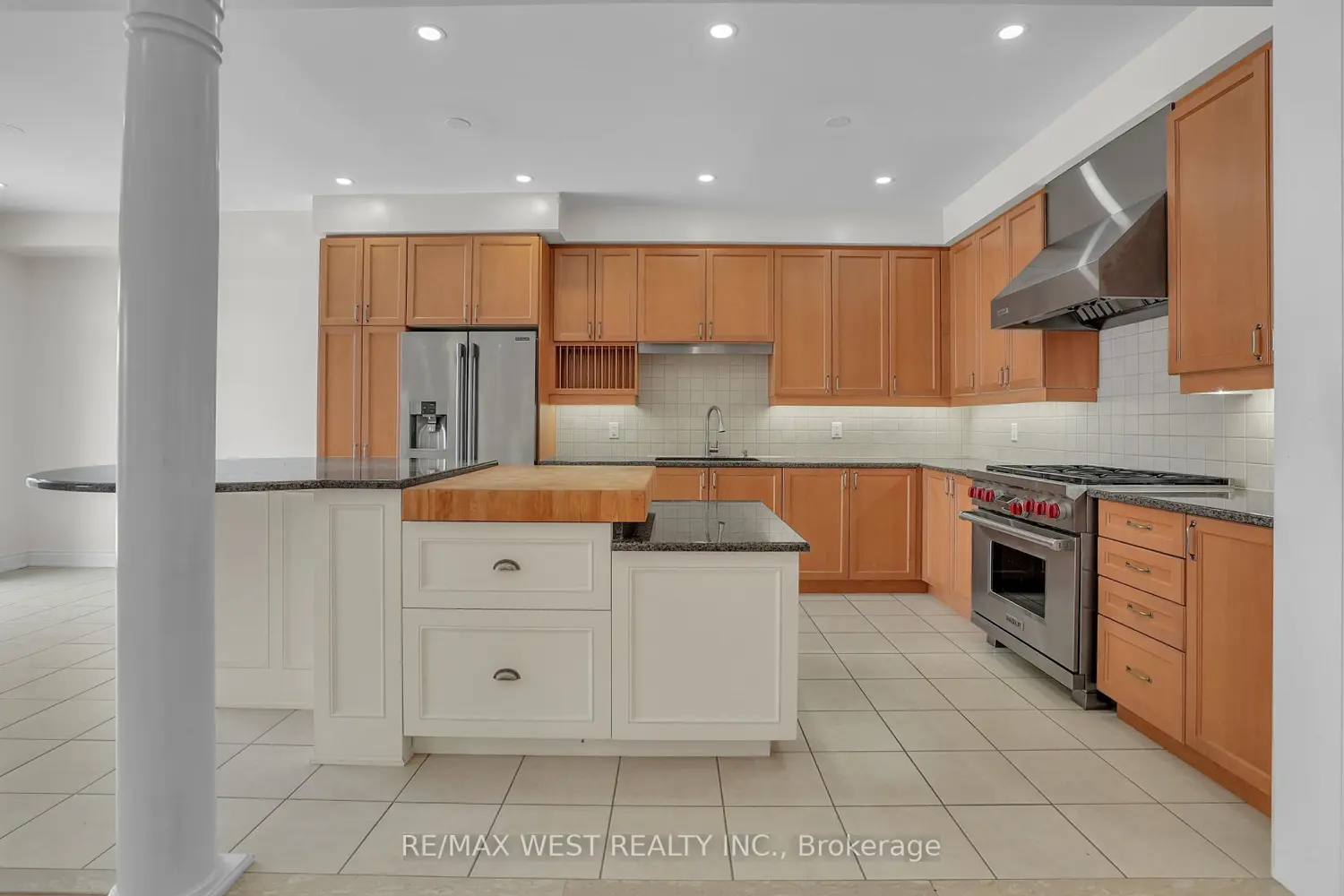 146 Sandringham Drive photo 3