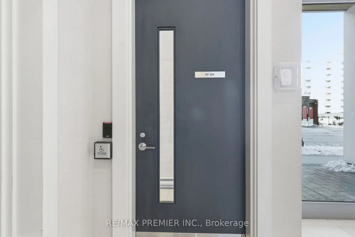 212 King William Street 914 photo 2