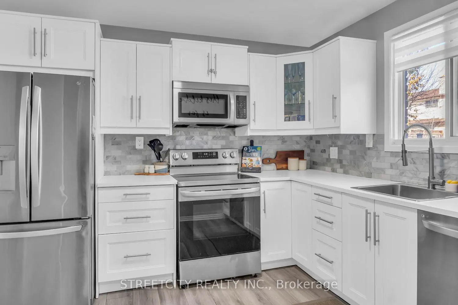 490 Southdale Road 8 photo 3