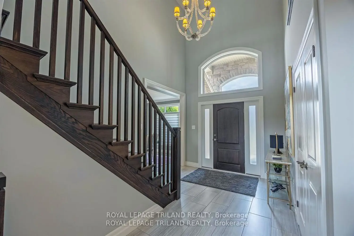 2349 Dauncey Crescent photo 3