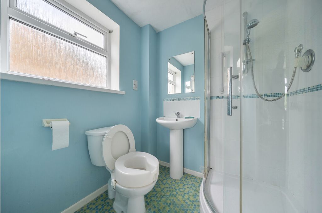 Additional image 14 of 4 bed detached house for saleThe Spinney, Hook, Hampshire RG27