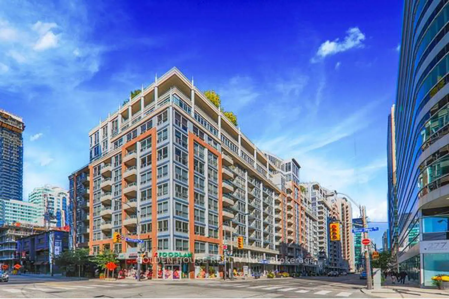 270 Wellington Street 618