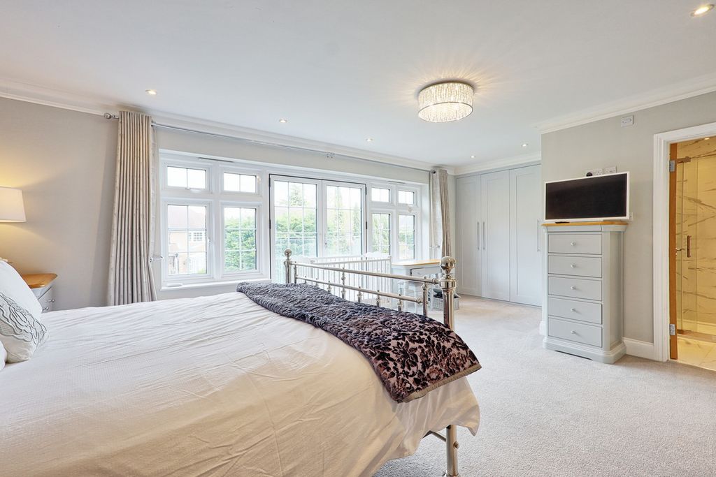 Additional image 14 of 6 bed detached house for saleErnest Road, Emerson Park RM11