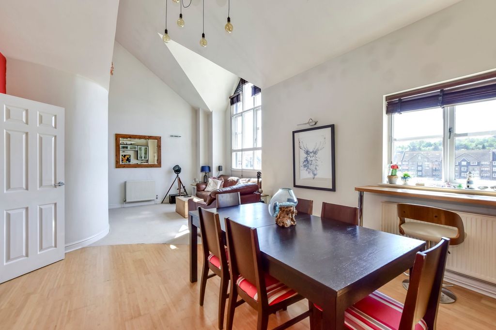 Additional image 7 of 3 bed flat for saleEvans Wharf, Hemel Hempstead HP3