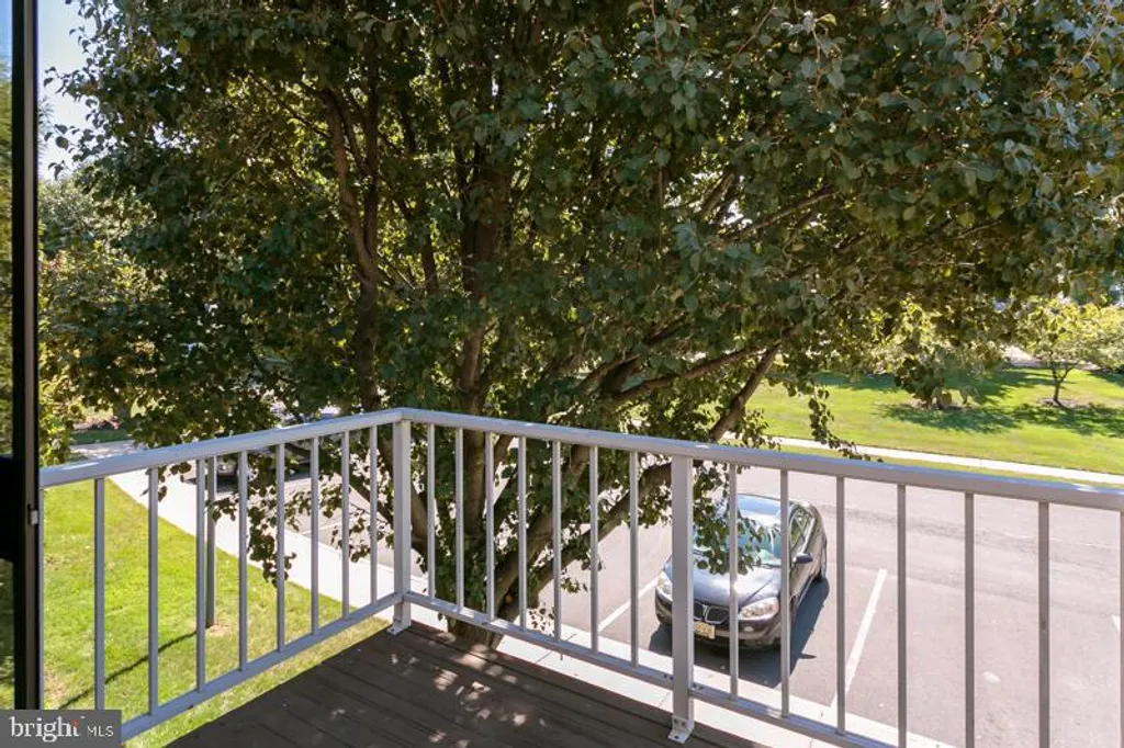 140B Bradford Court, Mount Laurel, NJ 08054