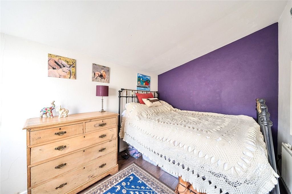 Additional image 12 of 4 bed detached house for saleLondon Road, Hook, Hampshire RG27