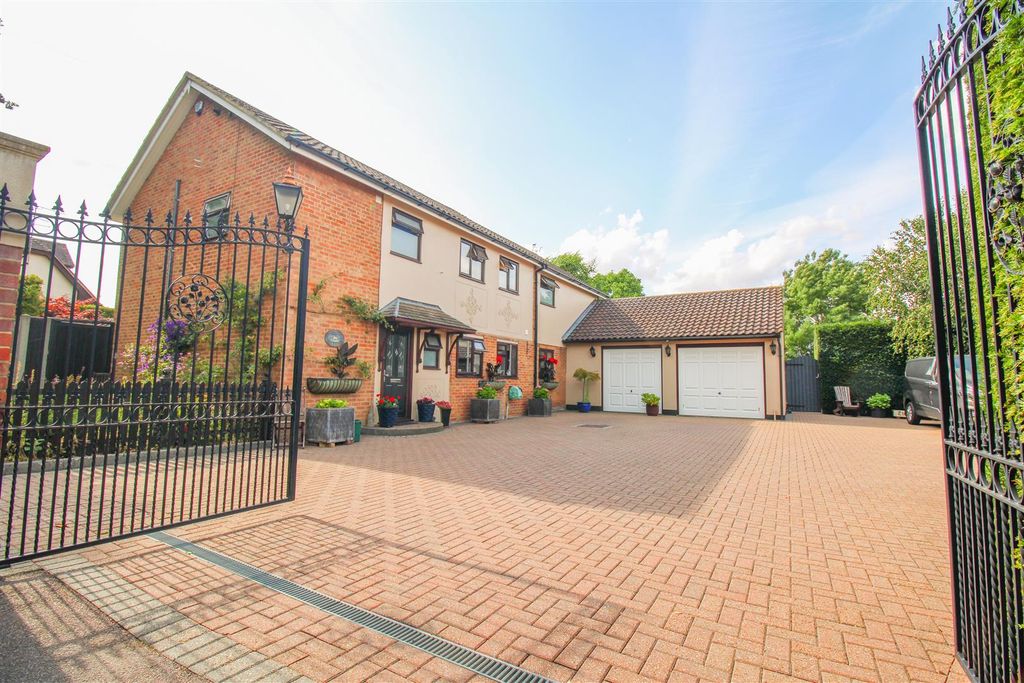 5 bed detached house for saleCommonside Road, Harlow CM18