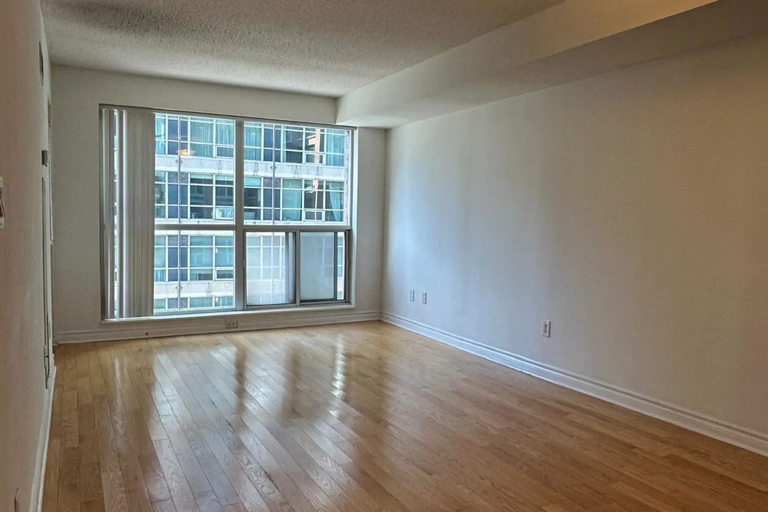 270 Wellington Street 618 photo 5