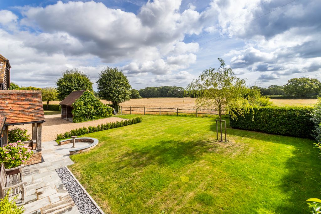 5 bed barn conversion for saleWest End Lane, Haslemere GU27 photo 4