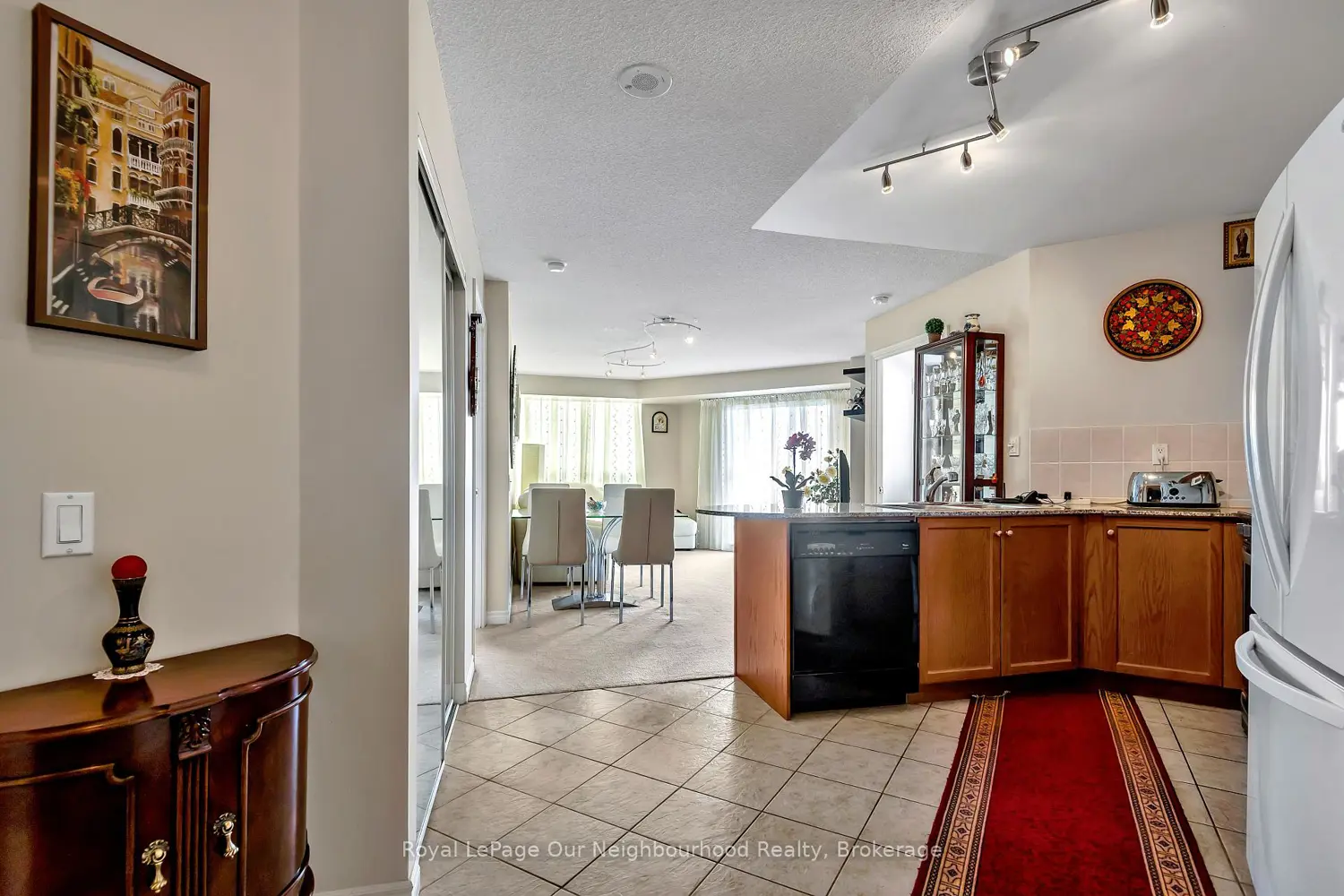 1720 Eglinton Avenue 813 photo 4