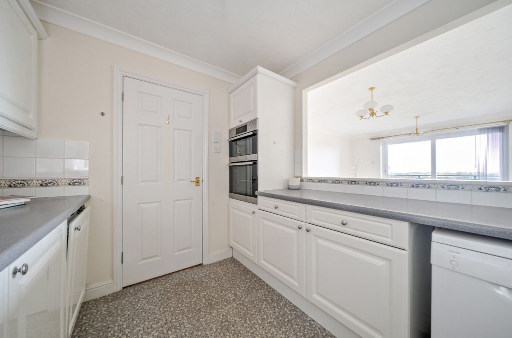 Additional image 11 of 3 bed flat for saleSea Front, Hayling Island, Hampshire PO11