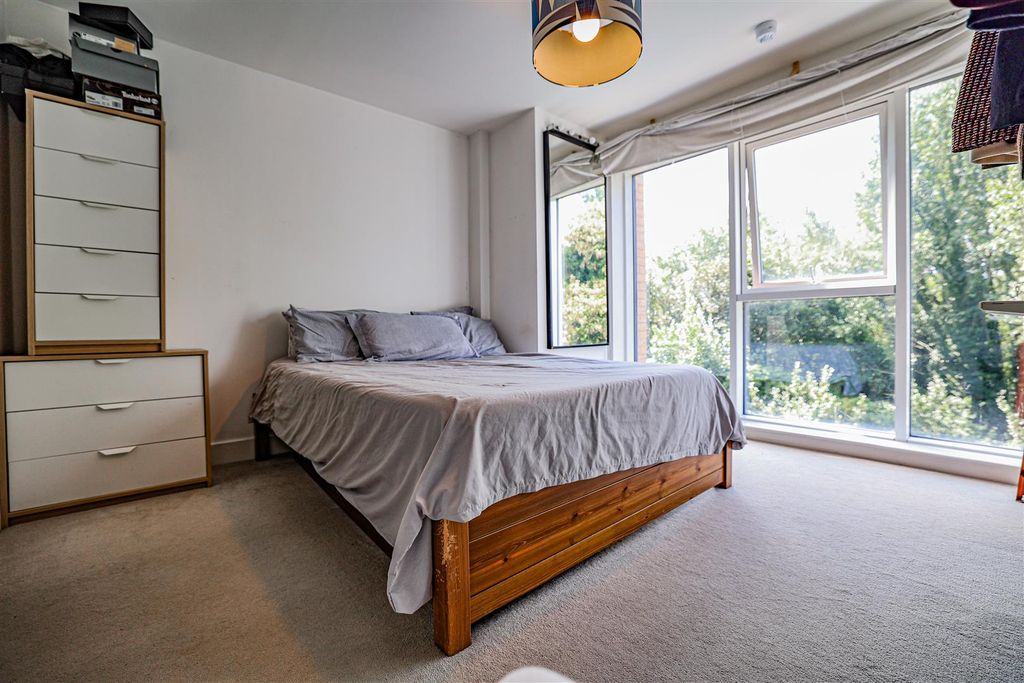 Additional image 10 of 2 bed flat for saleThe Embankment, Nash Mills Wharf, Hemel Hempstead HP3