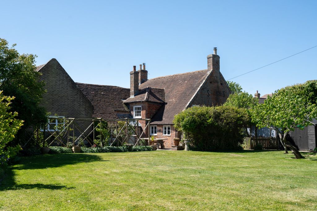 Additional image 29 of 4 bed detached house for saleCottrell Farmhouse, Hayling Island, Hampshire PO11