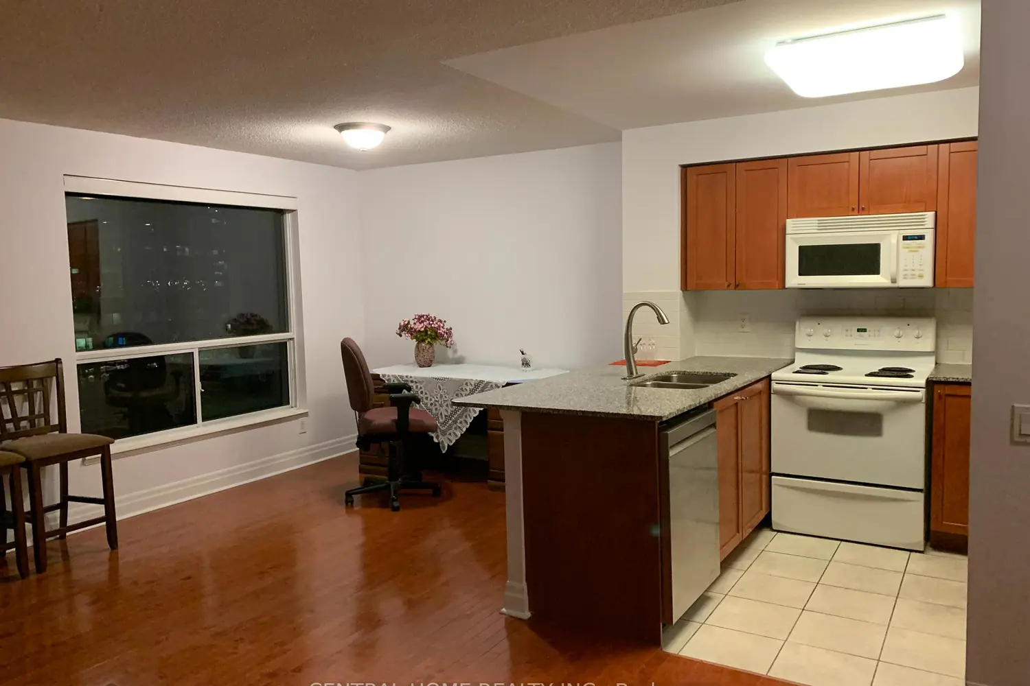 21 Hillcrest Avenue 2203 photo 3