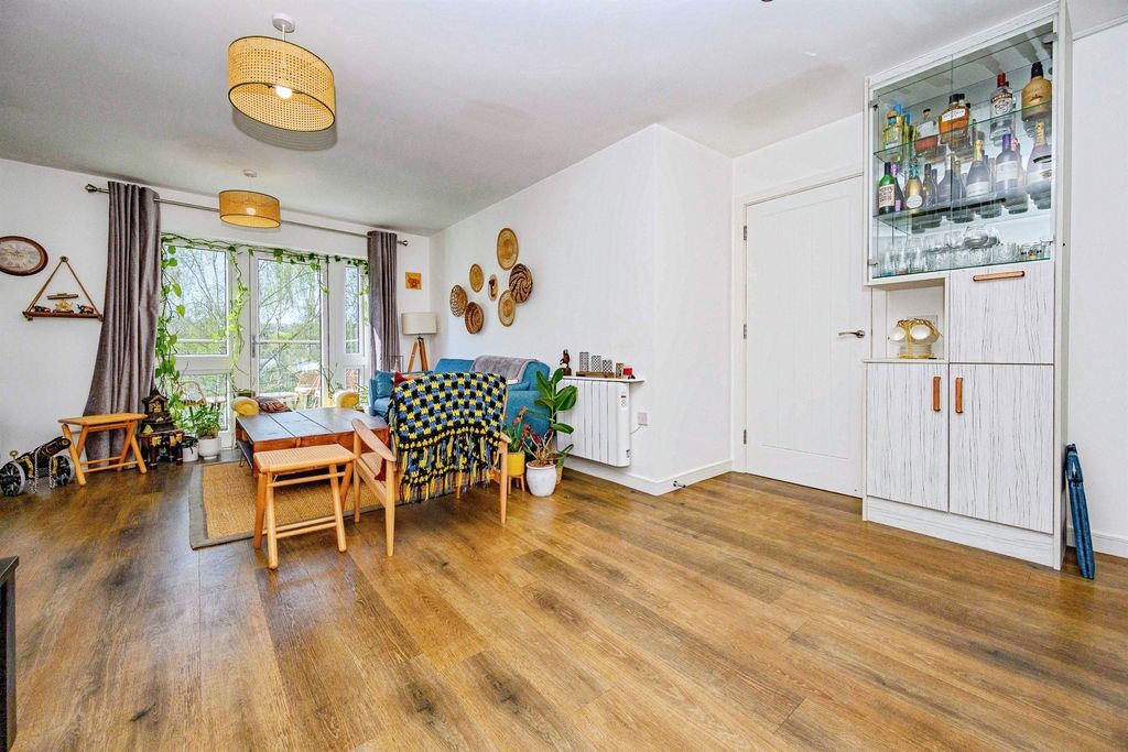 Additional image 5 of 3 bed flat for saleFrogmore Road, Hemel Hempstead HP3