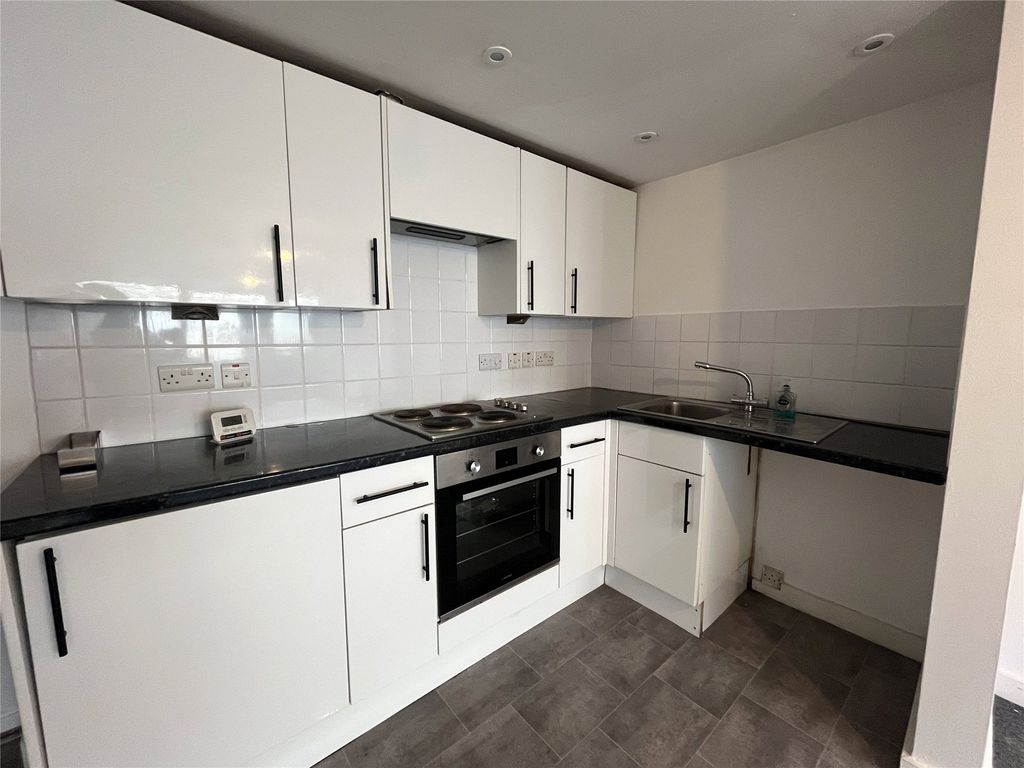 1 bed flat for saleWendron Street, Helston, Cornwall TR13 photo 3