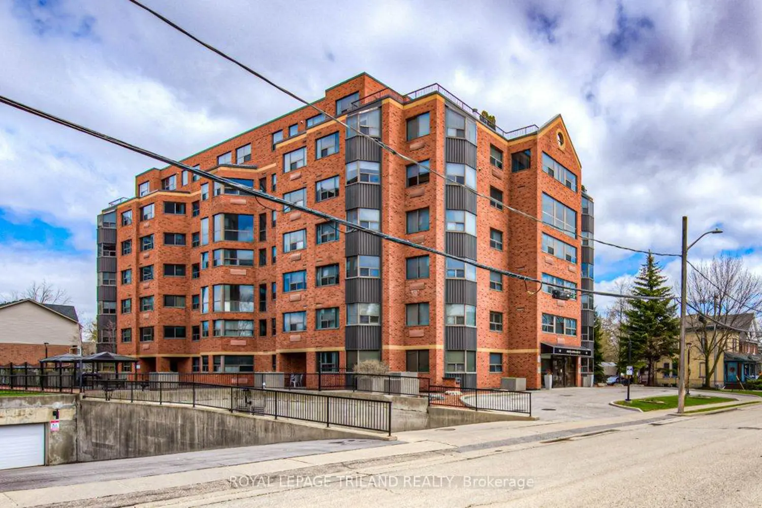 20 Ellen Street 403 photo 3