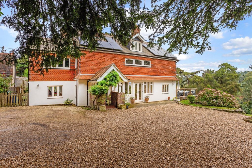 5 bed cottage for saleHindhead GU26