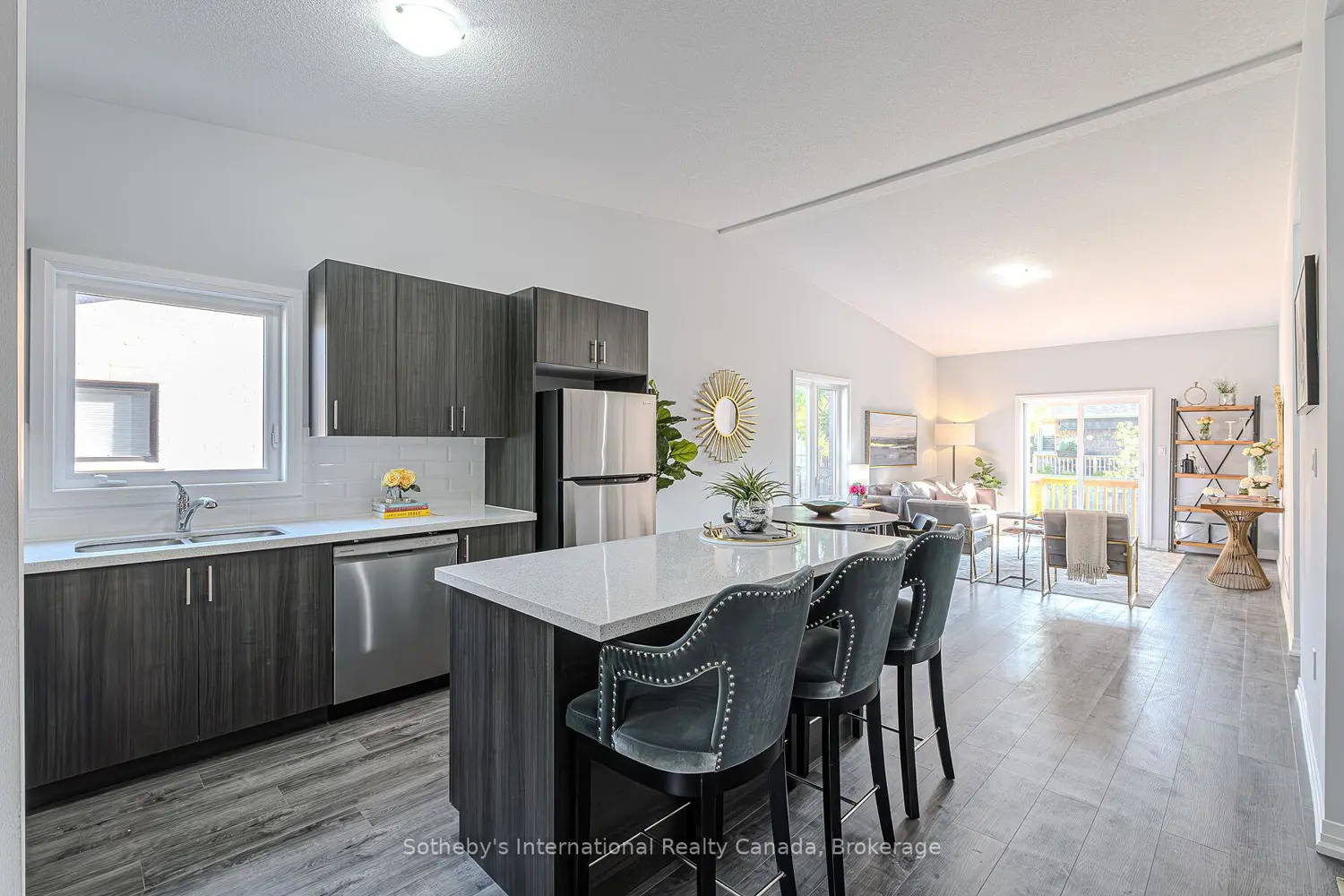 550 Grey Street 20 photo 5
