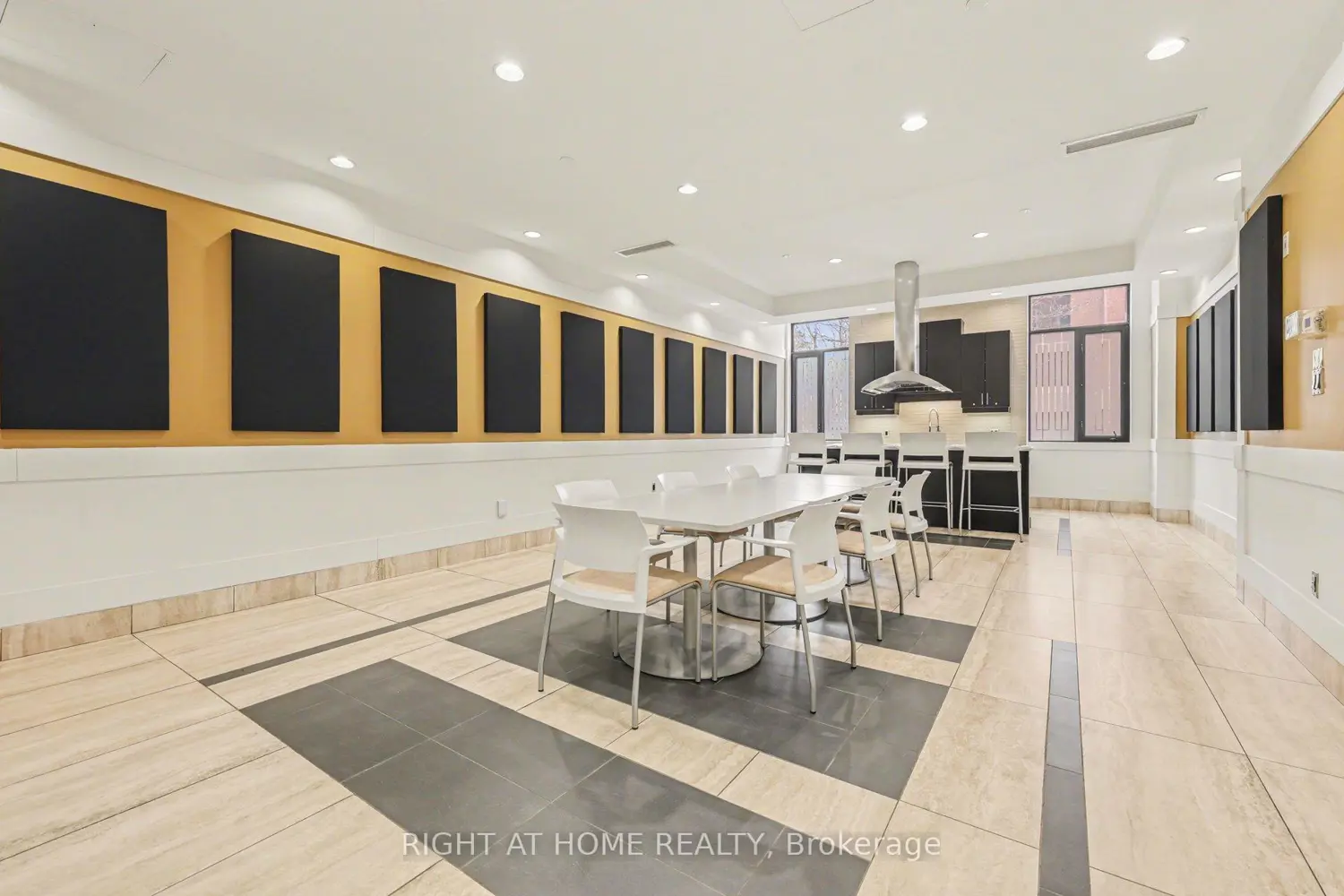 Additional image 16 of 330 Loretta Avenue 810